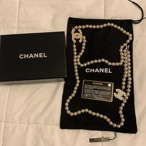 CHANEL Faux Pearl Chain / Necklace